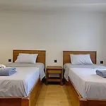 De Bueyuek Havuzlu, Jakuzili Muestakil Villa