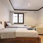 Villa De Bueyuek Havuzlu, Jakuzili Muestakil