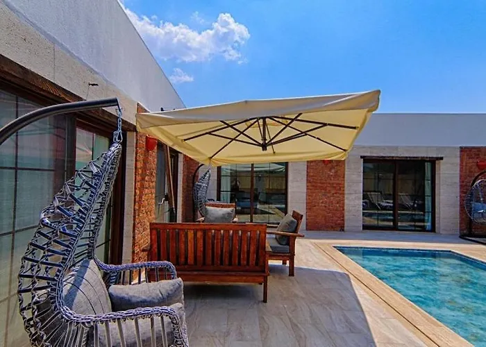 Villa De Bueyuek Havuzlu, Jakuzili Muestakil
