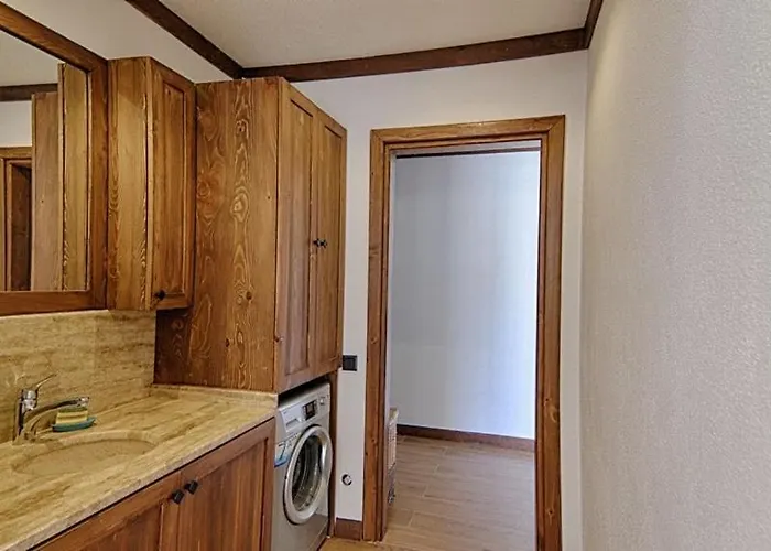 Villa De Bueyuek Havuzlu, Jakuzili Muestakil *