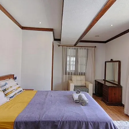 De Büyük Havuzlu, Jakuzili Müstakil