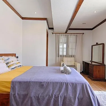 De Bueyuek Havuzlu, Jakuzili Muestakil