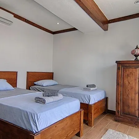 De Bueyuek Havuzlu, Jakuzili Muestakil