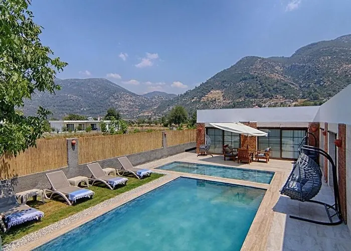 De Büyük Havuzlu, Jakuzili Müstakil Villa Fethiye