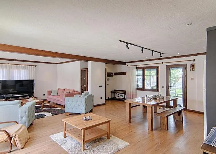 Villa De Büyük Havuzlu, Jakuzili Müstakil *