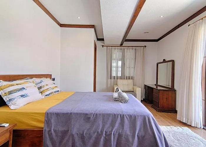 De Büyük Havuzlu, Jakuzili Müstakil