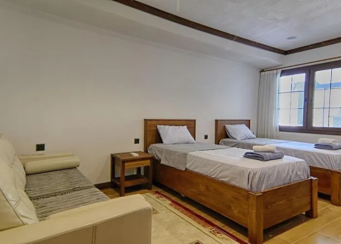 De Büyük Havuzlu, Jakuzili Müstakil