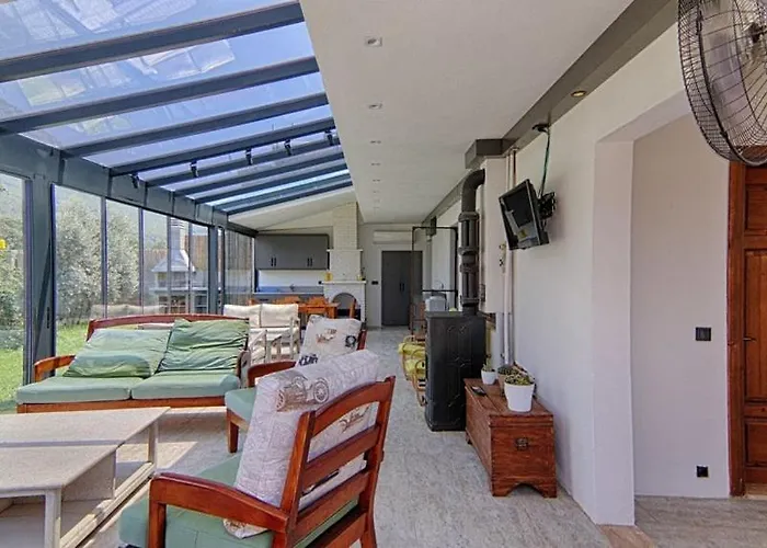 De Büyük Havuzlu, Jakuzili Müstakil * Fethiye