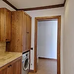 Willa De Bueyuek Havuzlu, Jakuzili Muestakil *