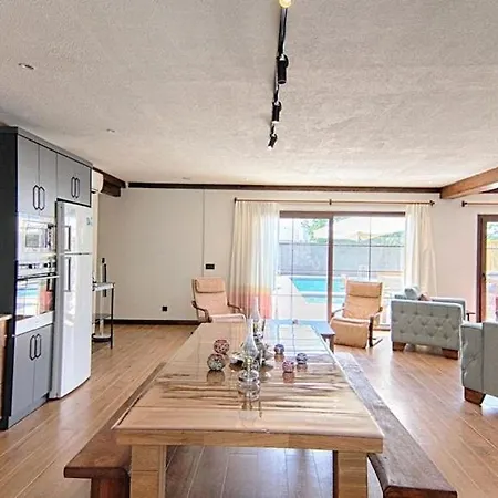 فيلة De Bueyuek Havuzlu, Jakuzili Muestakil *