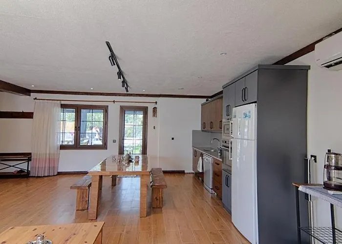 De Bueyuek Havuzlu, Jakuzili Muestakil