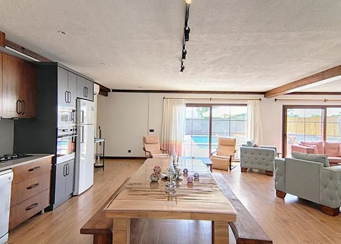 Villa De Bueyuek Havuzlu, Jakuzili Muestakil *