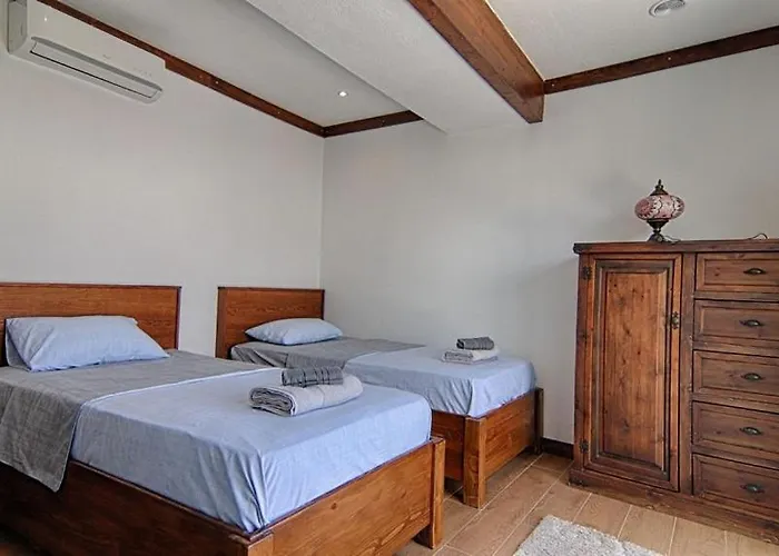 De Bueyuek Havuzlu, Jakuzili Muestakil