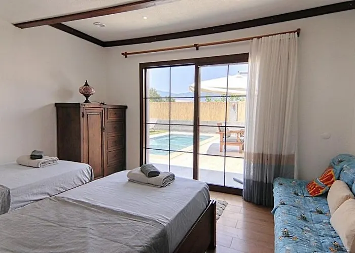 De Bueyuek Havuzlu, Jakuzili Muestakil Villa Fethiye