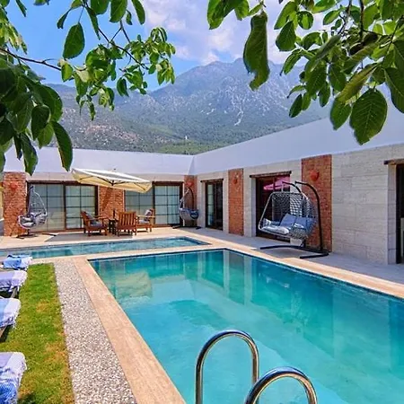 De Bueyuek Havuzlu, Jakuzili Muestakil Villa