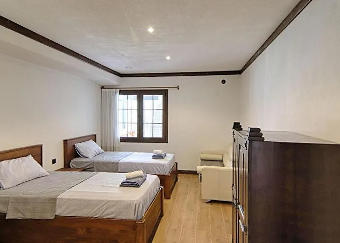 De Bueyuek Havuzlu, Jakuzili Muestakil Villa Fethiye